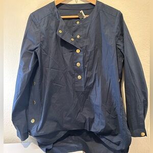 Metal button navy shirt